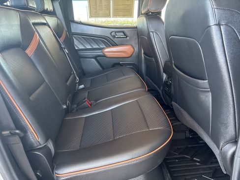 Certified 2025 GMC Canyon AT4 w/ AT4 Premium Package AWD/4WD image 16