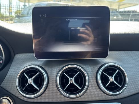 Used 2019 Mercedes-Benz CLA 250 image 19