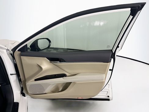Used 2020 Toyota Camry XLE w/ Carpet Mat Package FWD image 31