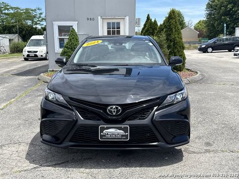 Used 2024 Toyota Camry SE w/ Cold Weather Package FWD image 2