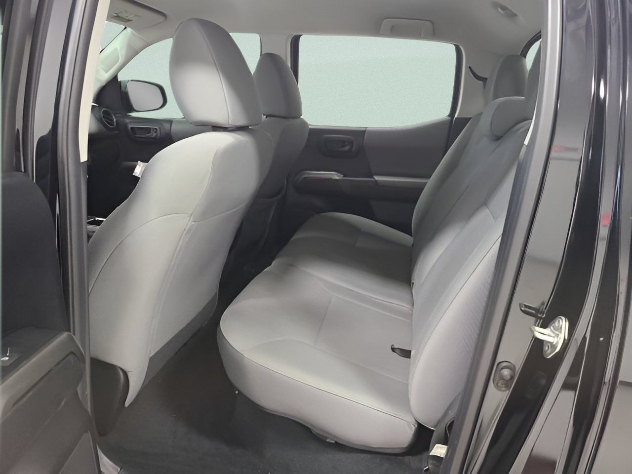 Used 2019 Toyota Tacoma SR5 AWD/4WD image 17
