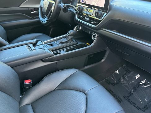 Certified 2025 Toyota Grand Highlander AWD image 17
