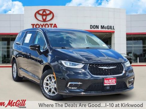 Used 2024 Chrysler Pacifica Touring-L FWD image 1