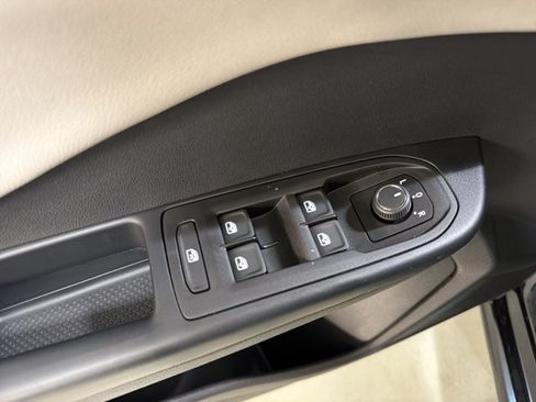 New 2026 Volkswagen Taos S FWD image 18