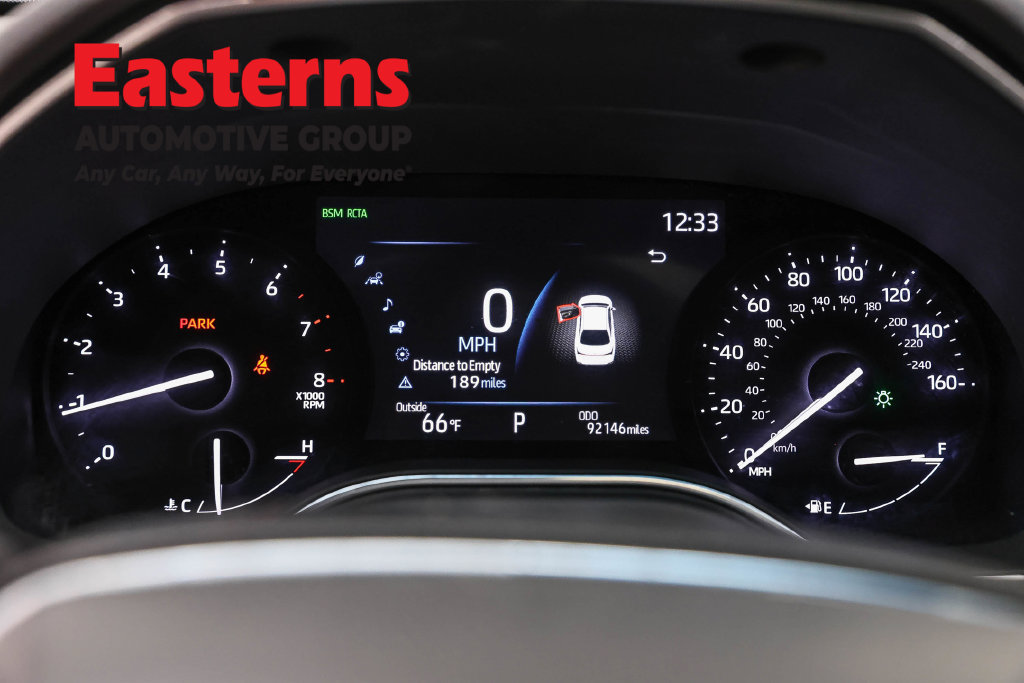 Used 2022 Toyota Avalon XLE w/ Moonroof Package FWD image 19