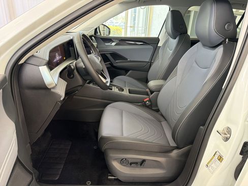 New 2026 Volkswagen Tiguan SE FWD image 5