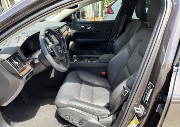 Used 2024 Volvo S60 B5 Plus FWD image 3