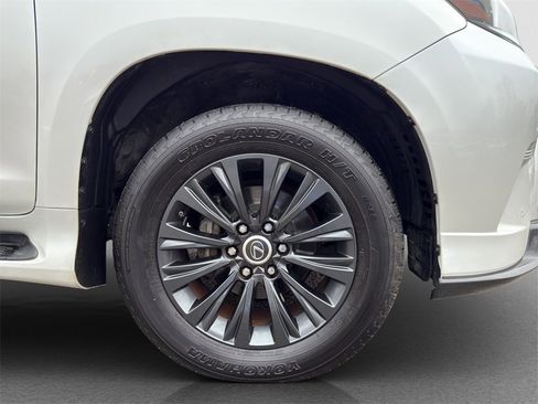 Used 2023 Lexus GX 460 Premium w/ Accessory Package image 24