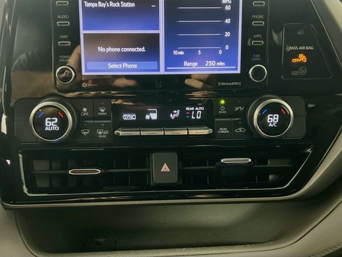 Used 2022 Toyota Highlander L FWD image 26