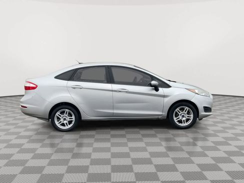 Used 2017 Ford Fiesta SE image 9