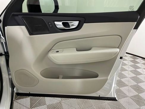 Certified 2024 Volvo XC60 T8 Plus w/ Protection Package Premier image 38