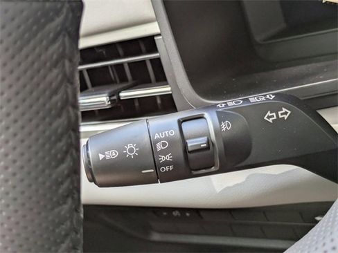 New 2025 Mitsubishi Outlander SE image 28