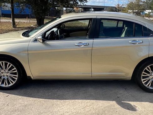Used 2011 Chrysler 200 Limited FWD image 6