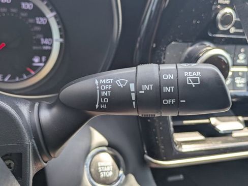 Used 2022 Toyota Highlander LE FWD image 31