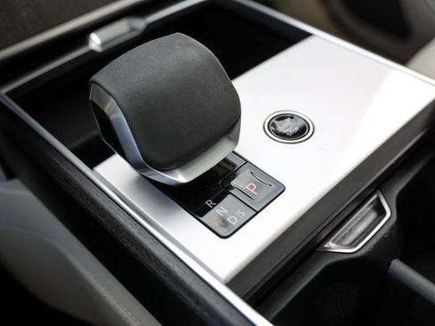 Used 2024 Land Rover Range Rover Autobiography image 31