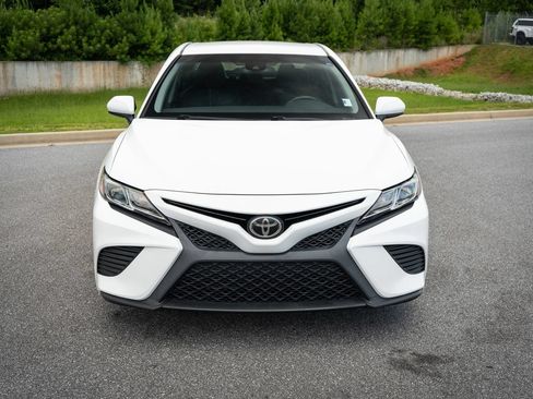 Used 2018 Toyota Camry SE FWD image 2