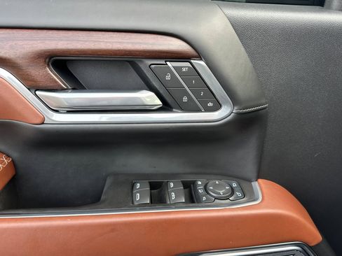 Used 2025 GMC Sierra 2500 Denali Ultimate w/ Snow Plow Prep/Camper Package image 10