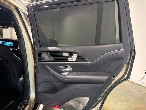 Used 2023 Mercedes-Benz Maybach GLS 600 4MATIC image 37