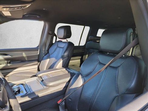 Used 2024 Jeep Wagoneer L Series II w/ Flexible Seating Group RWD image 13