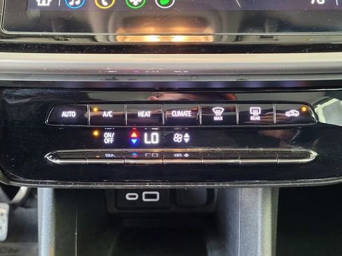 Used 2023 Chevrolet Bolt EUV LT w/ Driver Confidence Package image 21