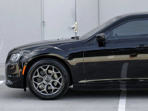 Used 2018 Chrysler 300 S AWD/4WD image 17