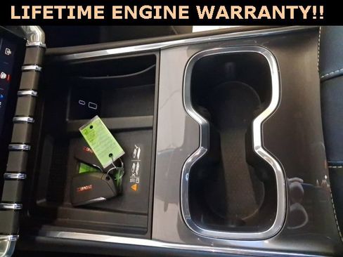 Used 2025 GMC Acadia Elevation image 13