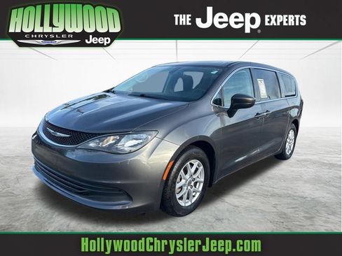 Used 2017 Chrysler Pacifica LX FWD image 1
