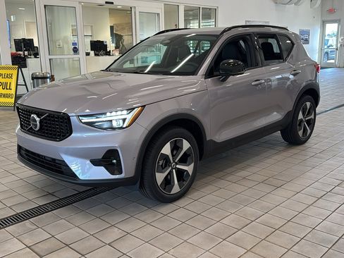 Used 2026 Volvo XC40 B5 Plus w/ Protection Package Premier image 9