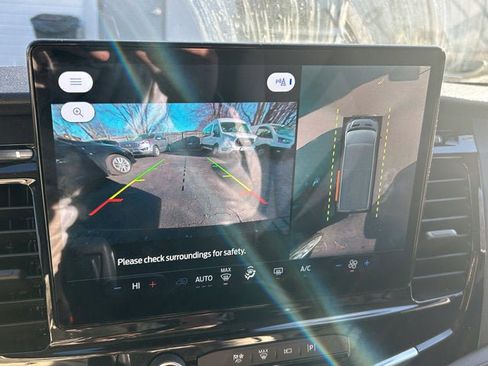 Used 2023 Ford Transit 350 XLT image 22