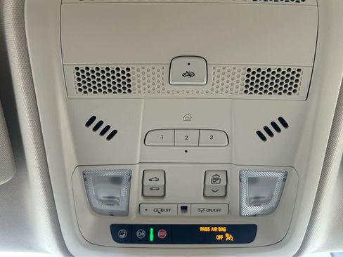 Used 2025 Cadillac XT5 Premium Luxury image 17