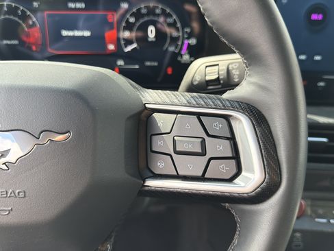 Used 2025 Ford Mustang Convertible RWD image 30