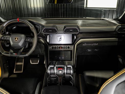 Used 2024 Lamborghini Urus Performante AWD/4WD image 25