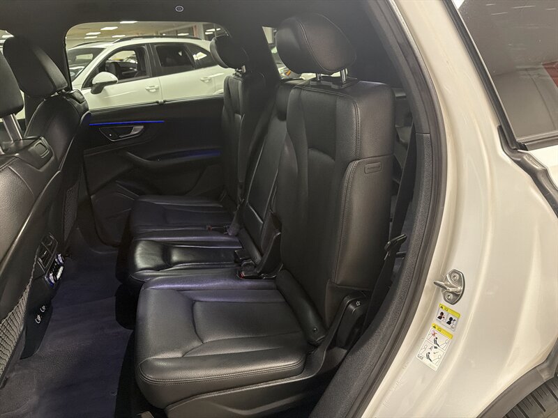 Used 2018 Audi Q7 3.0T Prestige w/ Prestige Package AWD/4WD image 32