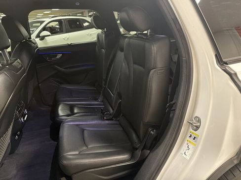 Used 2018 Audi Q7 3.0T Prestige w/ Prestige Package AWD/4WD image 32