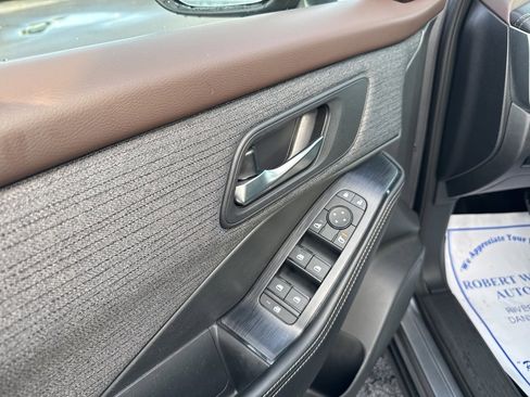 Used 2022 Nissan Rogue SV image 16