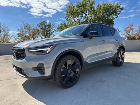 New 2026 Volvo XC40 B5 Ultra w/ Climate Package image 3