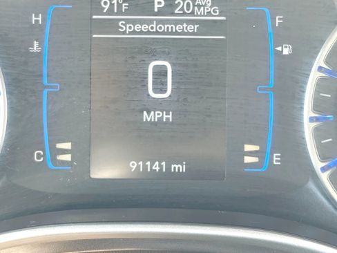 Used 2017 Chrysler Pacifica Touring-L FWD image 21