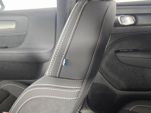 Certified 2023 Volvo XC40 B5 Ultimate w/ Climate Package image 16