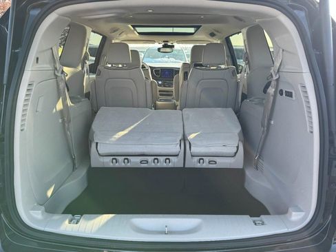 Used 2017 Chrysler Pacifica Limited w/ UConnect Theater Package image 6