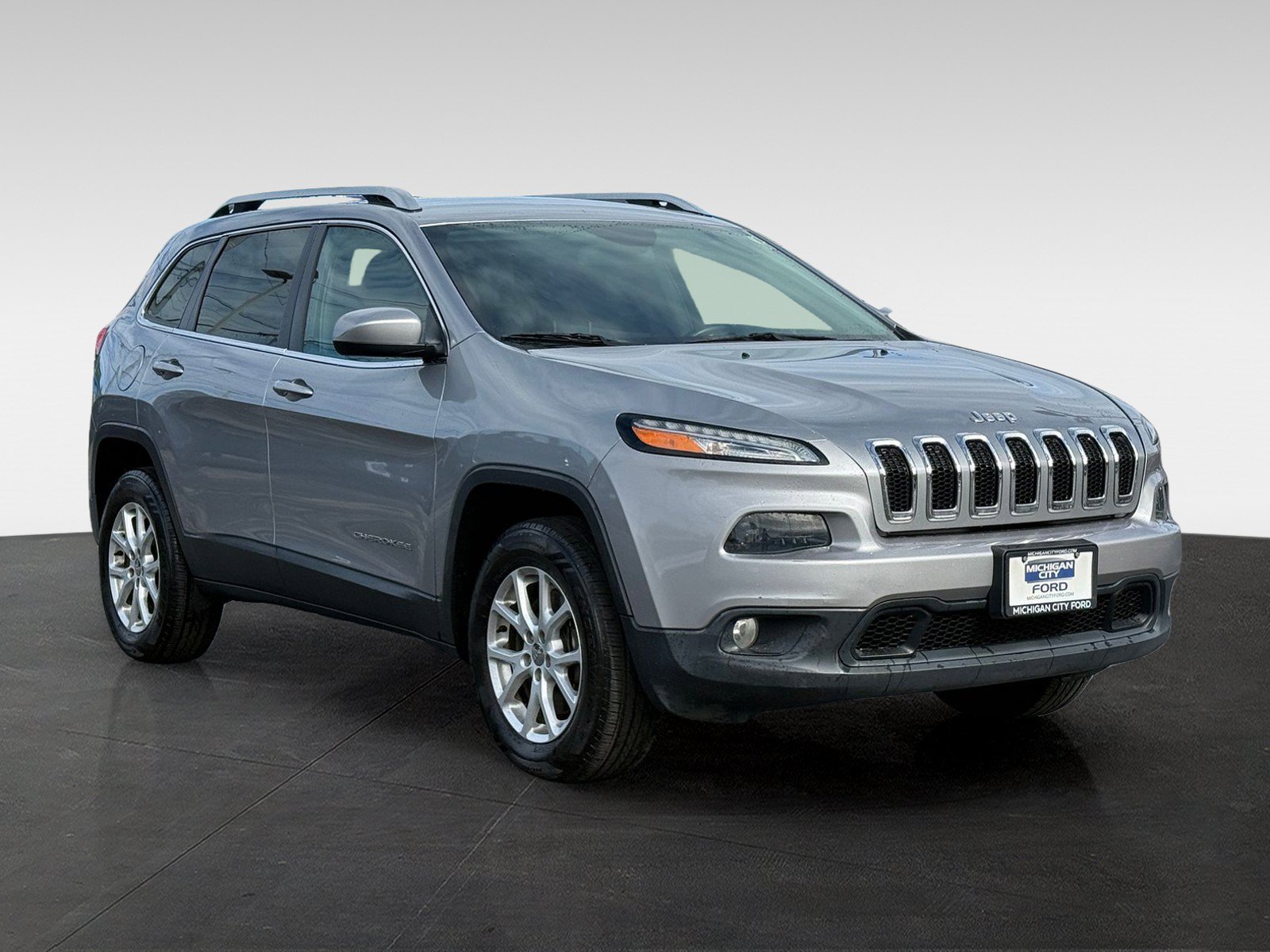 Used 2016 Jeep Cherokee Latitude AWD/4WD image 3