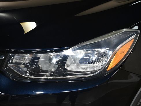 Used 2021 Chevrolet Trax LS w/ Tint and Cruise Package image 57