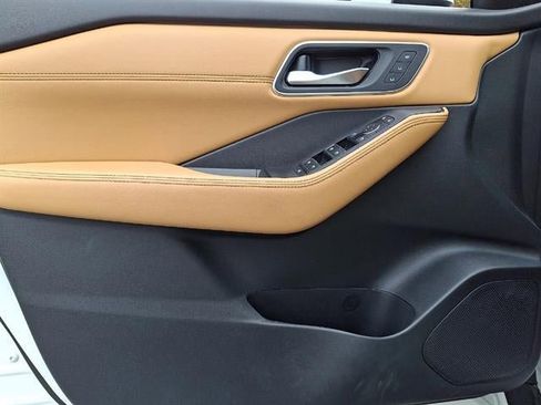 Used 2023 Nissan Rogue Platinum w/ Platinum Premium Package image 13