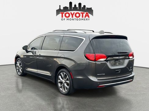 Used 2018 Chrysler Pacifica Limited image 5