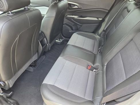 Used 2025 Chevrolet Trax LT FWD image 15