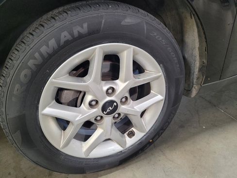 Used 2023 Kia Soul LX w/ LX Technology Package FWD image 31