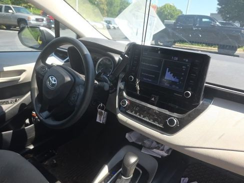 Used 2022 Toyota Corolla LE FWD image 12