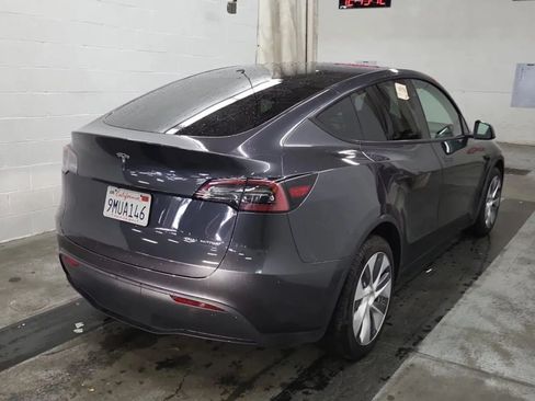 Used 2024 Tesla Model Y Long Range AWD/4WD image 7
