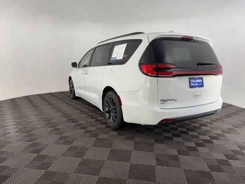 Used 2021 Chrysler Pacifica Touring-L w/ Premium & Safety Sphere Group image 10