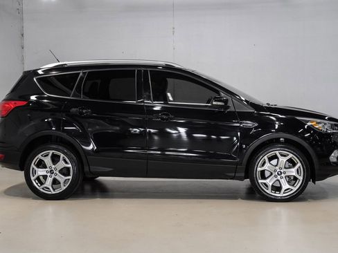 Used 2019 Ford Escape Titanium image 9