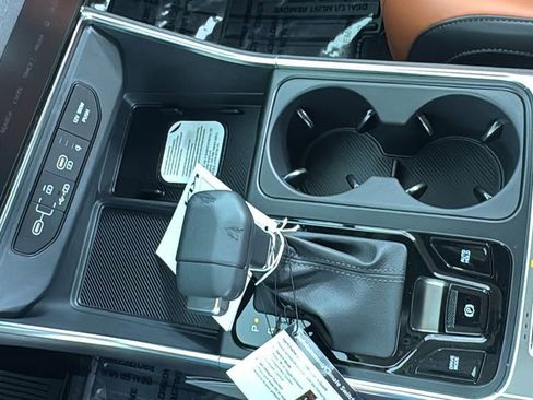 New 2026 Kia Carnival EX image 30